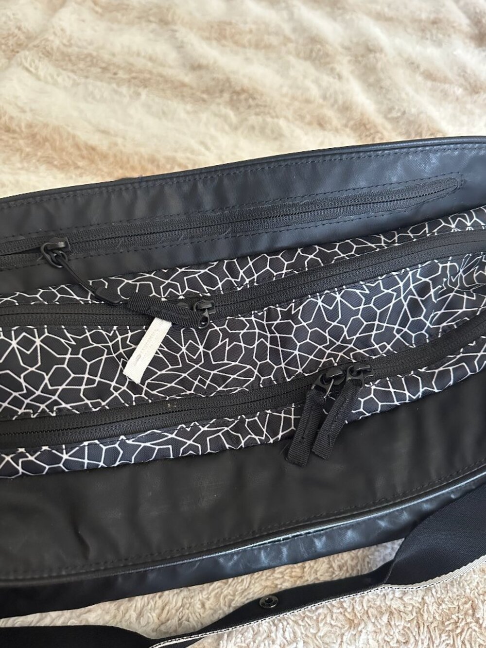 Nike Legend Club Duffle Bag – Black & White Geometric Print - Picture 5 of 10